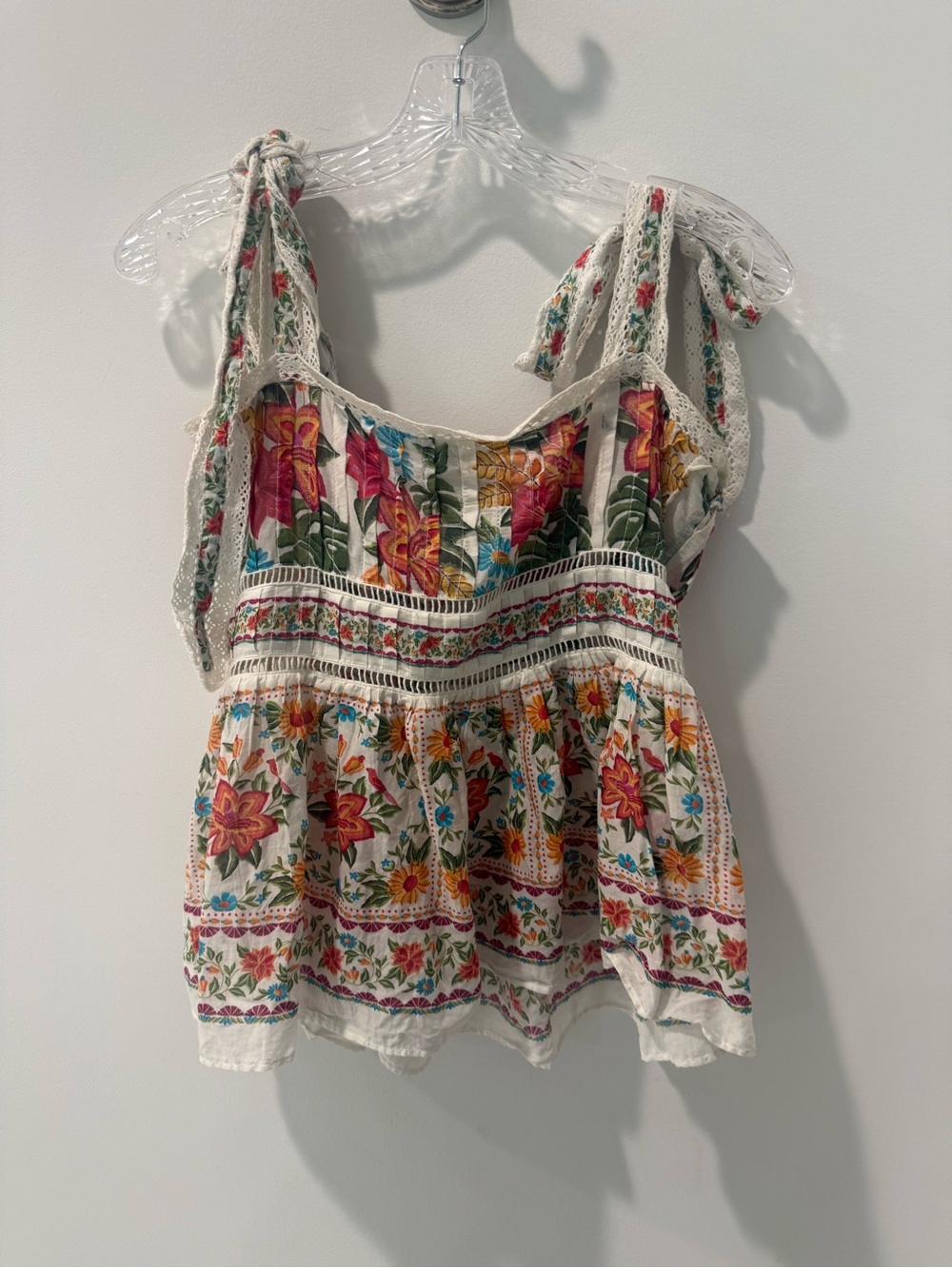 FARM Rio Off White Bloom Garden Sleeveless Blouse Off White Bloom Garden Sleeve - Picture 3 of 4